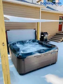 Holiday Bourbon Trail Family FUN-ZONE! Hottub! Arcade Games! Pool Table! Locally Owned Historic Pope House! 3900sqft! Right Outside of Bardstown! - Image 4