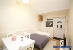 Lovely 1-Bedroom Flat in London near Blackhorse Rd - Image 1