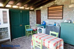 Traditional Stone Villa, Spacious Seaside Retreat - Image 2