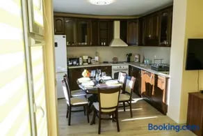 GRAND APARTMENT BOGORIDI - top center near to sea and sea garden - Image 3