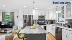 4BD Cozy Getaway | Eclectic, Central, Near Airport - Image 3
