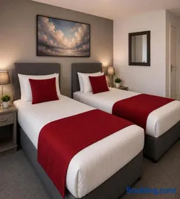 Saram Lodge Dudley - Image 3