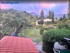 chambre et salle de bain privé s'ouvrant sur terrasse, jardin et cuisine d'été - Image 4