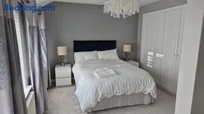 Wrexham Retreat Villa 4 bedrooms, 3 Bath - Image 2