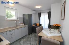 Apartment Rumac Poljane - Image 2