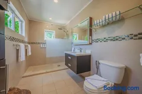 Pelican Beach House by Bocobay Seafront LUX 4BD - Image 3