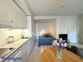 Easy Stay Rooms & Apartments near Airport - Image 2