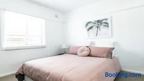Bangalow Beach House - Ettalong, pet friendly, walk to beach,shops,cafes - Image 3