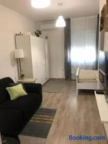 Studio Stipe- with free parking, self check-in - Image 2