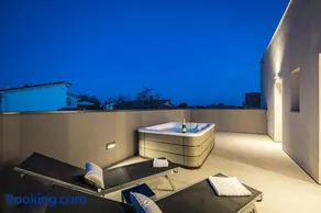 Villa Aida - 4 bedroom luxury villa with large private pool 4K projector and Jacuzzi - Image 4