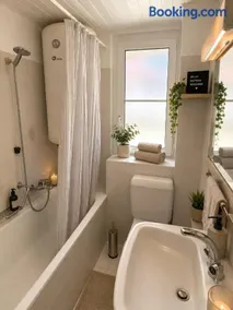 Room in a shared Flat near the Train Station with large Kitchen - Image 4
