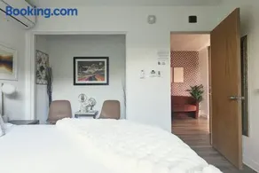 Mid Century 1BR Apt w Patio Near LAX Playa Vista Beach - Image 3