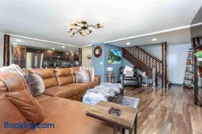 Lux 3BR Home - Wildlife & Views near RMNP - Image 1