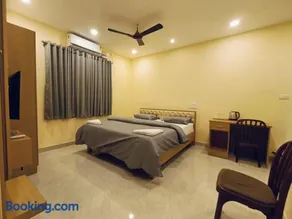 Superior Single Room with Balcony - Image 2