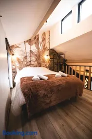 Cosy Wood - Image 1