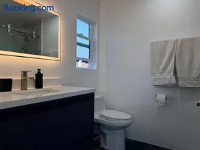 Luxury New Build Bright 2BR 2BA Large Backyard - Image 3