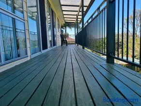Classic home, private yard & verandah, sleeps 5 - Image 3