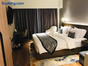 Amira Luxury at Novotel Suites Manila near Makati and BGC - Image 5