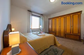 Casa Amabile Salty-Water Pool & EV Charge - Happy Rentals - Image 3