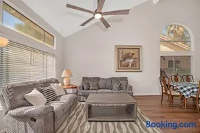 Spacious Modern Home Family or work WFH Friendly - Image 2