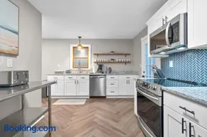 Spacious Cozy 3 Bed 2 Bath - Image 2