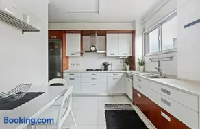 Spacious 3 Bedroom Apartment in Lisbon - Image 1