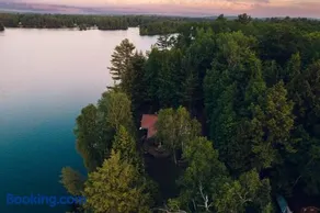 Grinmore Lakeside Hideaway with Panoramic View - Image 2