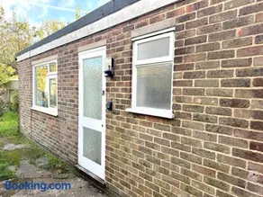 Worthing - Garden Pad Studio with FREE on street PARKING - Image 4