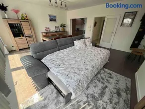Bright, spacious apartment nearby beach - Image 4