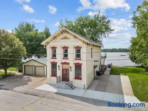 Charming Cottage on the Mississipi River - Image 1