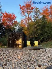 Waterfront Algonquin Retreat,Hot Tub & Sauna - Image 1