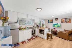 Arlington Oasis Guest House - Image 4