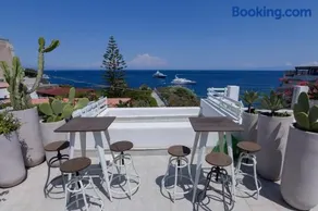 Sea Rose - Boutique Apartments - Image 2