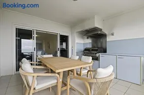 Deep Blue Apartment 1 Tangalooma - Image 2