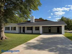 McKnight Manor 5BR 4 BA Delta Getaway in Mound Bayou - Image 1