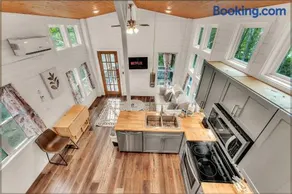 Hot Tub, Dogwood Cottage with Private Fire Pit, Sleeps 6! - Image 4