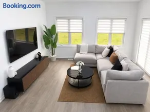 Gorgeous 3-Bed Home - 25 Mins to Niagara Falls! - Image 1