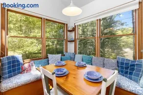 Sea Heather Cottage: Sunny Waterfront Escape for N - Image 2