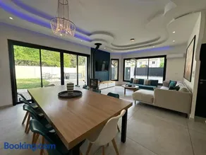 16 personnes - Jacuzzi -Wi-Fi Netflix - Parking - Image 4