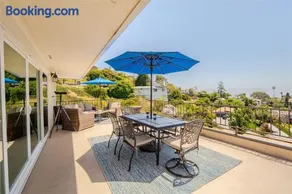 Luxury View Home Perfect for SD Getaway Sleeps 12 - Image 4