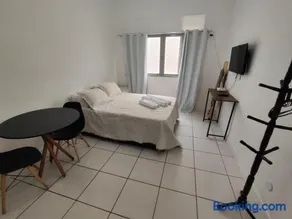Apartamento Reformado no Centro com Ar, Tudo Novo! - Image 4