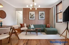 The Terran - Newtown Home Near King St, RPA, Uni - Image 1