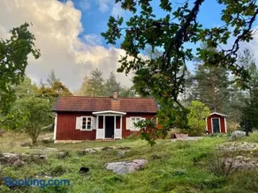 Our classic red cottage in the woods - Image 1