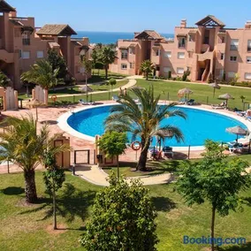Bright apartment with sea view in Casares, 96 m², pool - Image 3