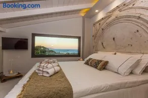 Golden Bay Suites & Maisonettes - Image 3