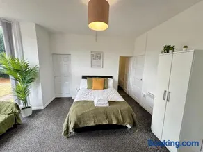 THE SPRINGFIELD SUITE - ONE BEDROOM APARTMENT - KIDDERMINSTER CENTRAL - SLEEPS 3 GUESTS - PARKING INCLUDED - WEST MIDLANDS SAFARI PARK LOCATIOn - Image 4