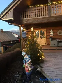 Exclusive log house with panoramic fjord views - Image 4