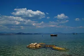 Blue Sky Apartments & Rooms - Image 1