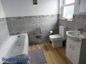 Two bedroom cottage - country lane -10 min walk to Perranporth beach - Image 2