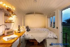 Starlight Shepherd Hut - Image 5